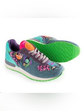 Inkkas Women’s Bahia Jogger sloth tropical print in multi colors